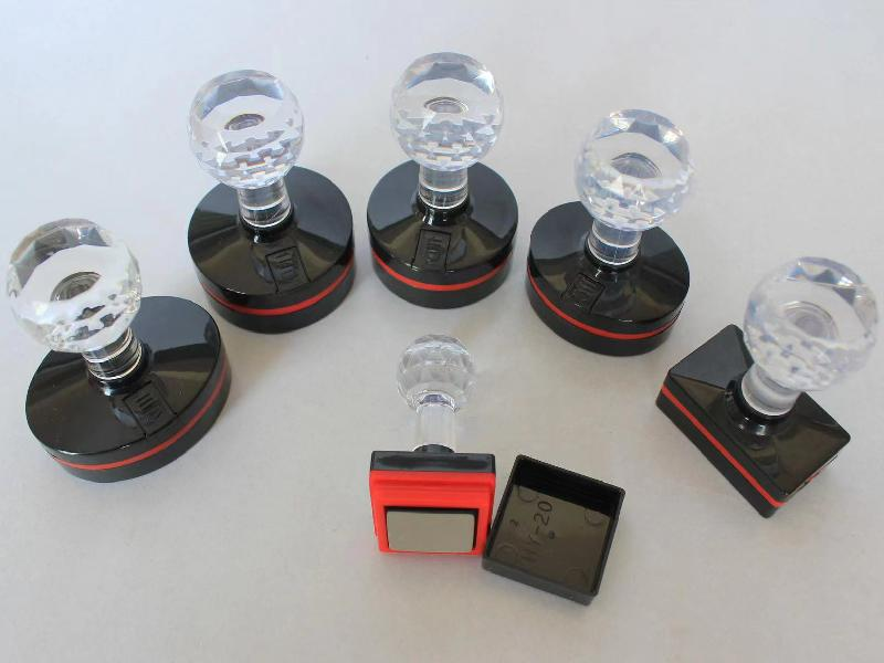 可以改写为新标题：“高中毕业证能否花钱办理？风险与正规途径解析”